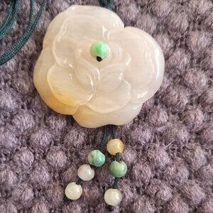 Stone Adjustable Cream and Green Floral Necklace with Delicate Beads